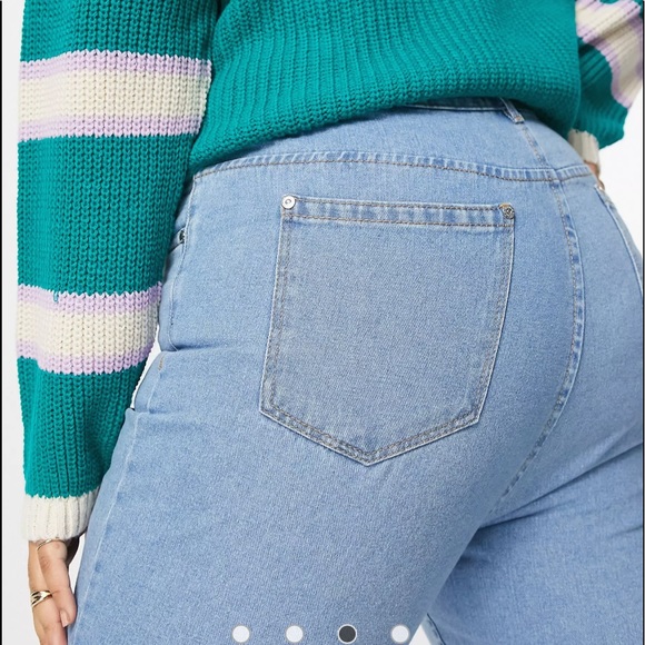 Wednesday’s Girl Curve Mom Jeans - Picture 4 of 6